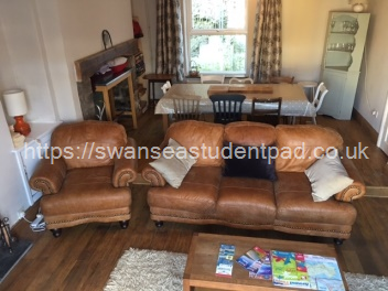 sitting /dining room